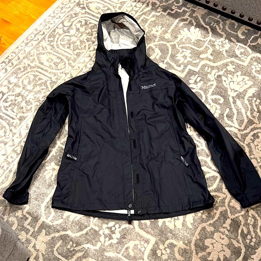 Gently used Marmot light weight waterproof rain coat